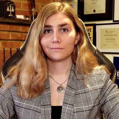 Riley Roshong Headshot